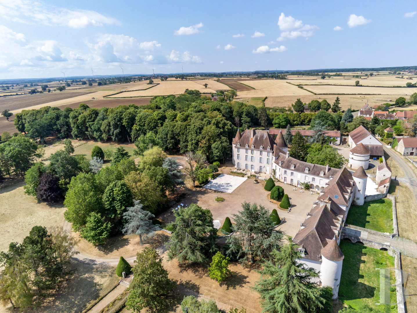 Dans l’Yonne, à équidistance de Paris, Lyon et Genève, une ancienne place forte médiévale et son parc aménagés pour accueillir calmes séjours et grands événements  - photo  n°4